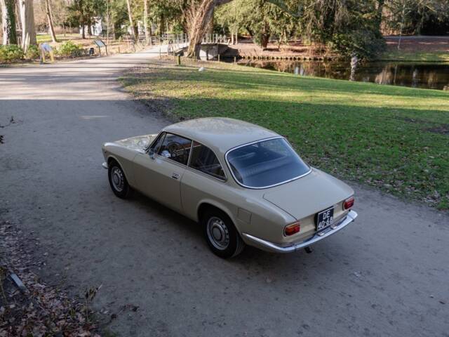 Alfa Romeo Giulia GT 1300 Junior