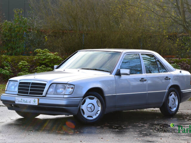 Afbeelding 1/39 van Mercedes-Benz 200 D (1993)