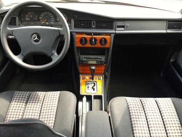 Mercedes-Benz 190 E 2.6