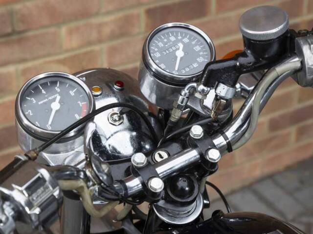 Norton Commando 750 Roadster