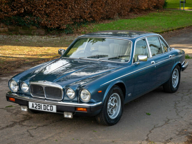 Image 1/13 of Daimler Sovereign 4.2 (1984)