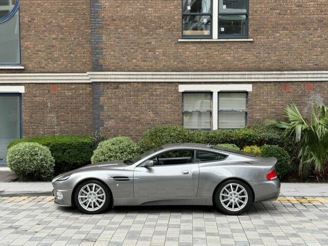 Aston Martin V12 Vanquish S