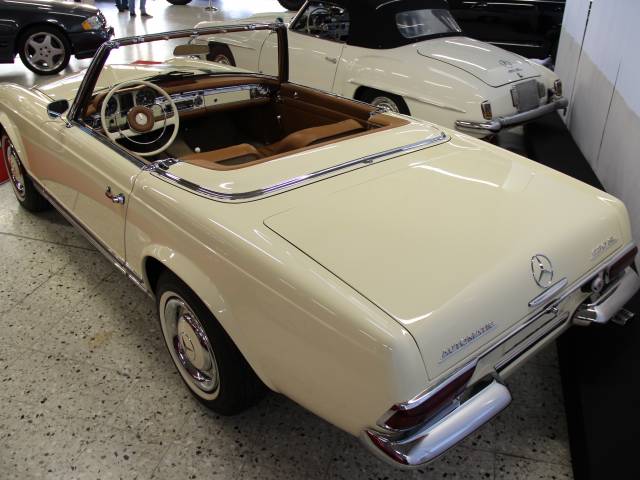 Mercedes-Benz 230 SL
