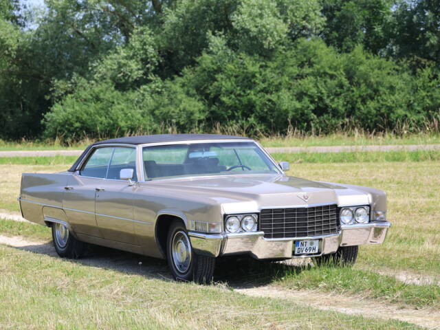 Image 1/7 of Cadillac DeVille Convertible (1969)
