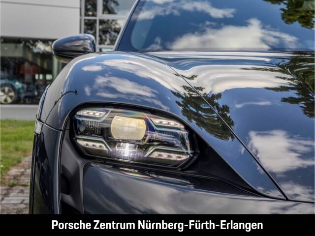 Porsche Taycan Turbo S Cross Turismo