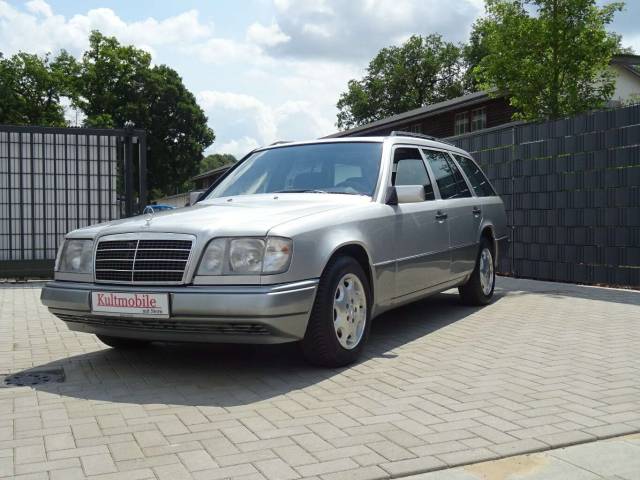 Afbeelding 1/17 van Mercedes-Benz E 200 T (1996)