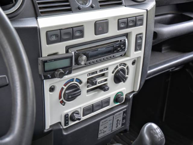 Land Rover Defender 110