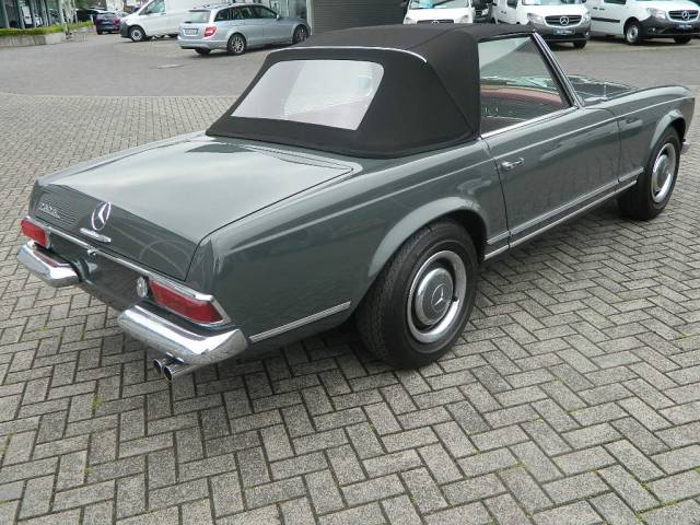 Mercedes-Benz 230 SL