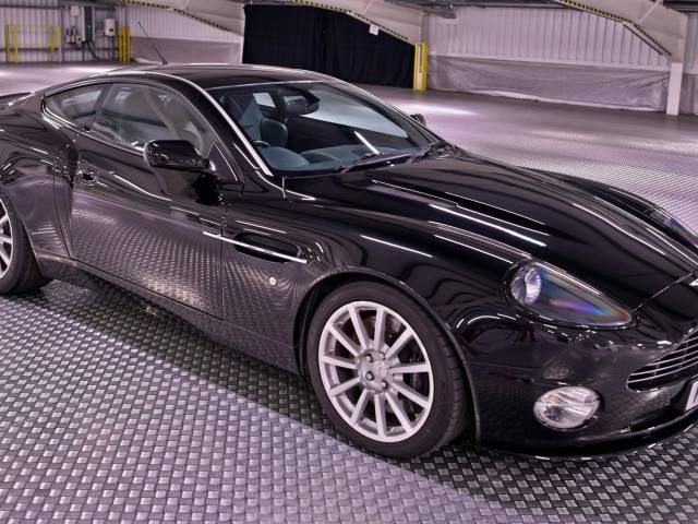 Aston Martin V12 Vanquish S Ultimate Edition