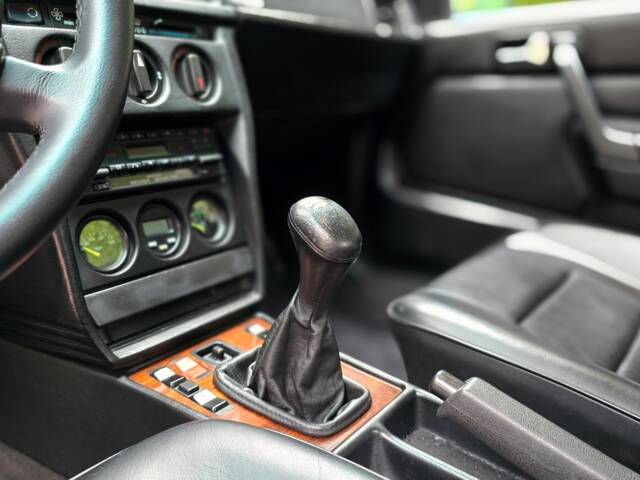 Mercedes-Benz 190 E 2.3-16