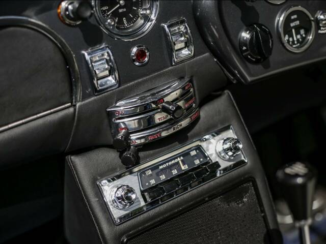 Aston Martin DB 6 Volante
