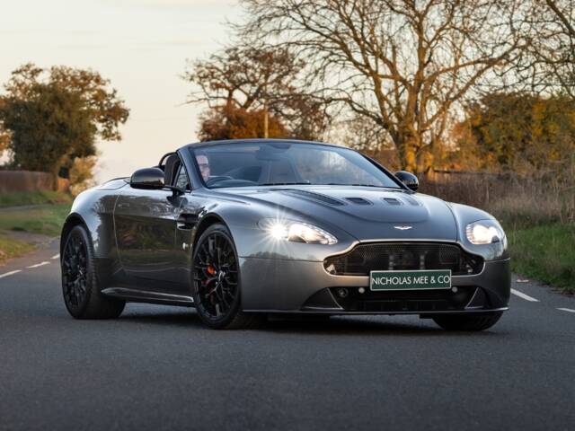 Aston Martin V12 Vantage AMR Roadster