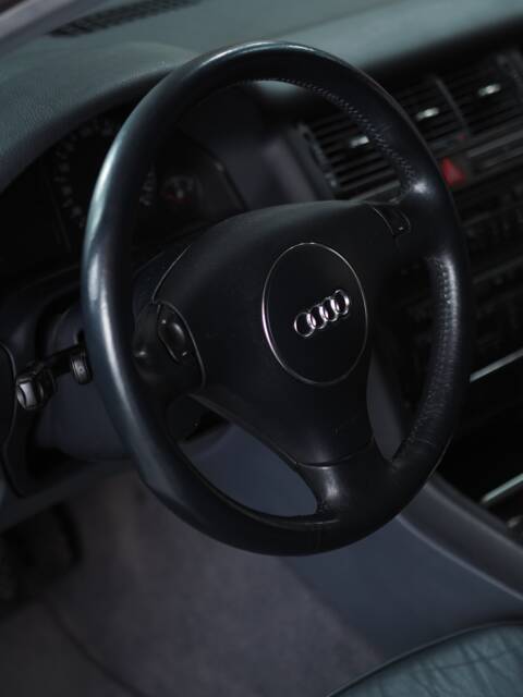 Audi A8 3.7 quattro