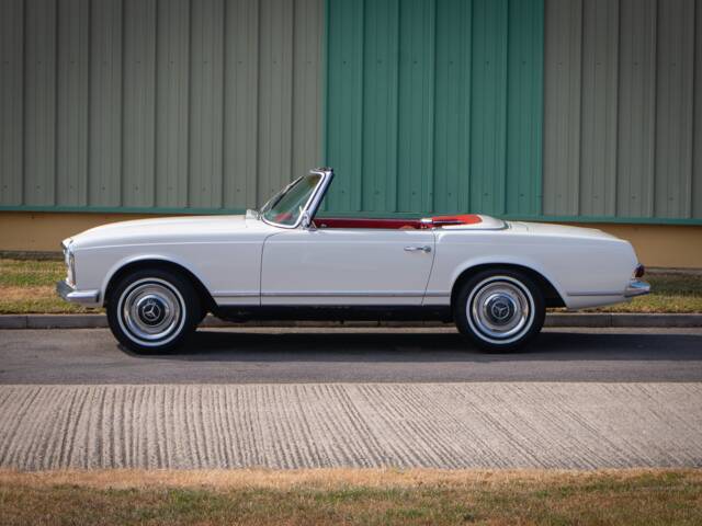 Mercedes-Benz 230 SL