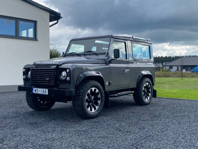 Land Rover Defender 90 Works V8 "70th Edition"