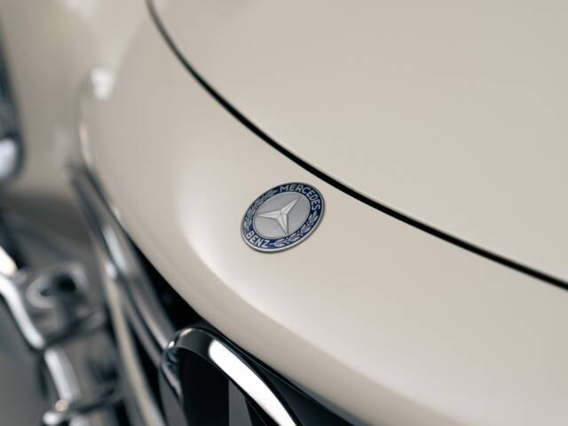 Mercedes-Benz 300 SL Roadster