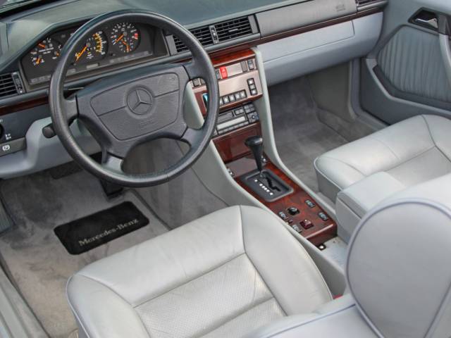 Mercedes-Benz E 320