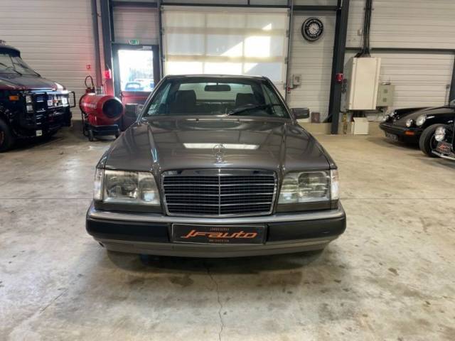 Mercedes-Benz 220 CE