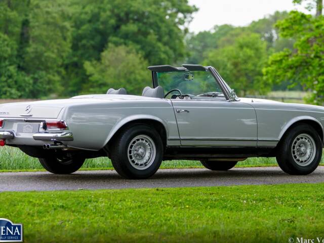 Mercedes-Benz 230 SL