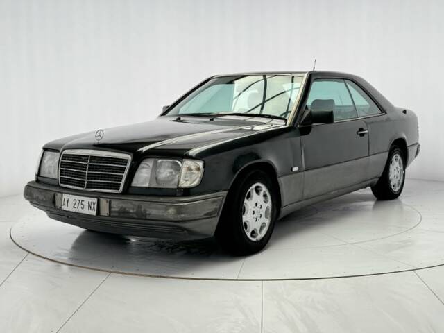 Immagine 1/7 di Mercedes-Benz 300 CE (1989)