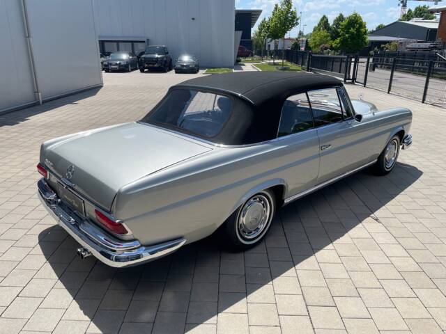 Mercedes-Benz 250 SE