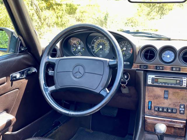 Mercedes-Benz 560 SL