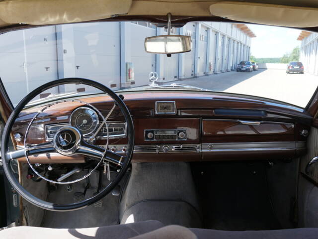 Mercedes-Benz 300 d