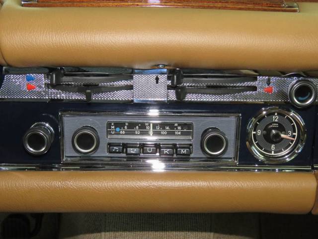 Mercedes-Benz 280 SL