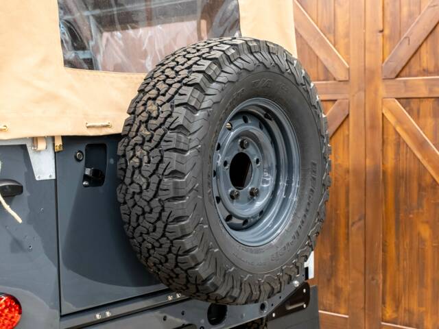 Land Rover Defender 90