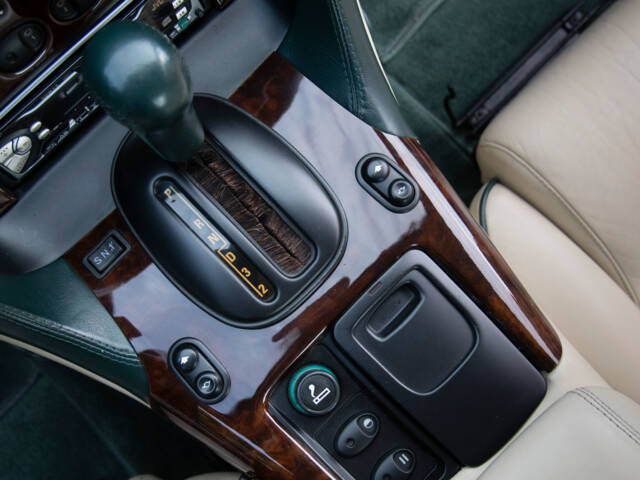 Aston Martin DB 7