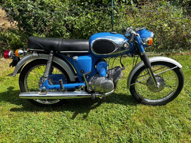 Suzuki A 100