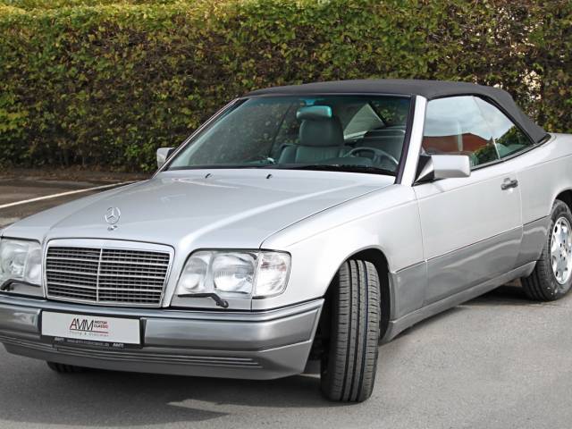Mercedes-Benz E 320