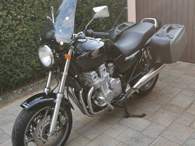 Honda CB 750 RC 42 – YOUNGTIMER – 3. Hand – Garagenfahrzeug EZ 05/1995, 27.733 km, 54 kW (73 PS), 747 cm³