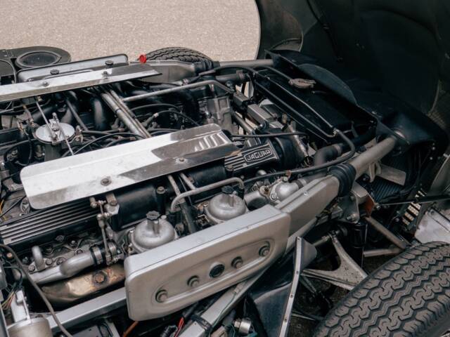 Jaguar E-Type V12 (2+2)