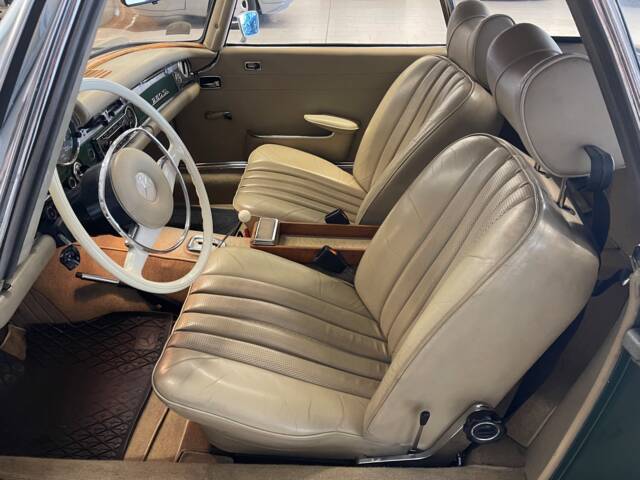 Mercedes-Benz 280 SL