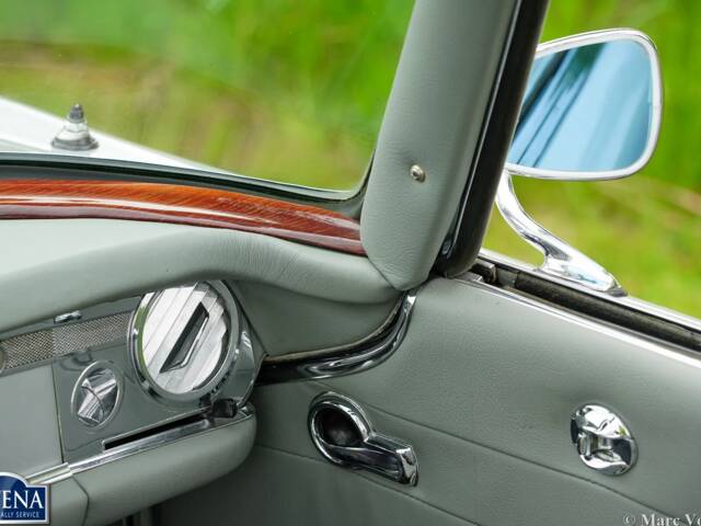 Mercedes-Benz 230 SL
