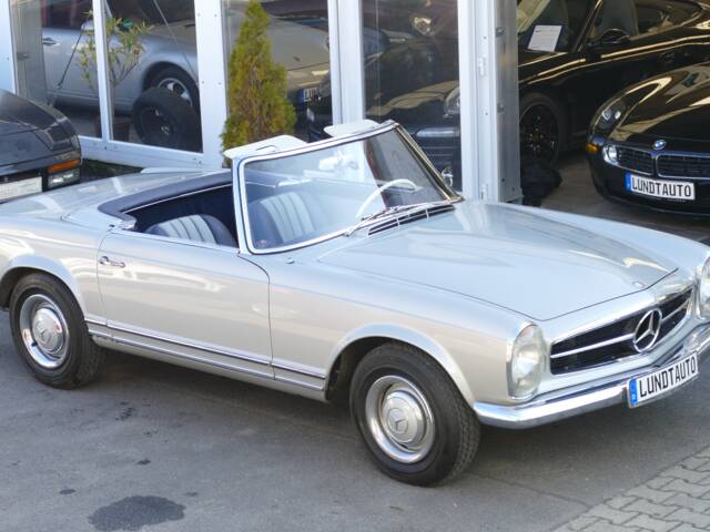 Mercedes-Benz 230 SL