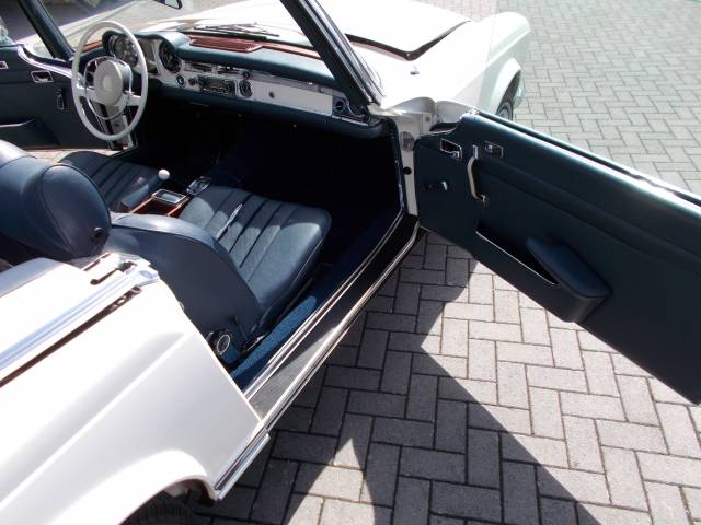 Mercedes-Benz 280 SL