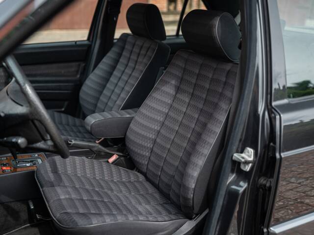 Mercedes-Benz 190 E