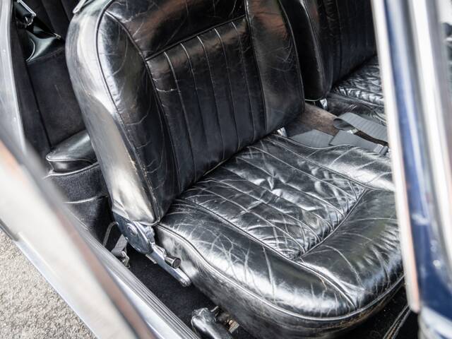 Aston Martin DB 4