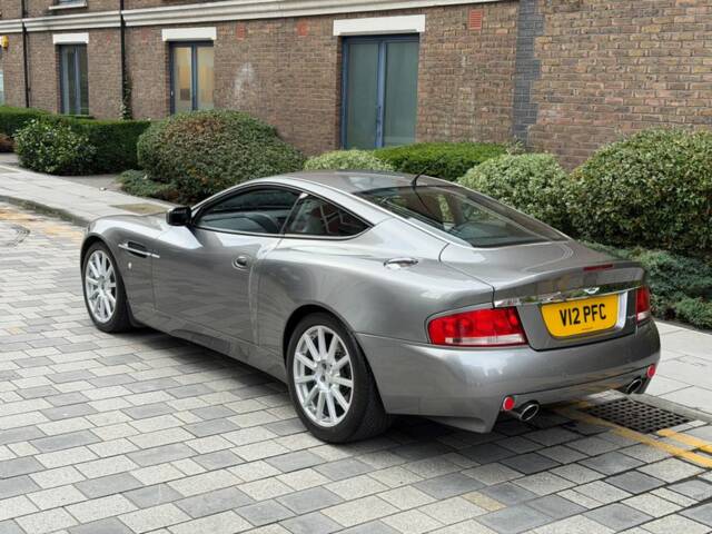 Aston Martin V12 Vanquish S