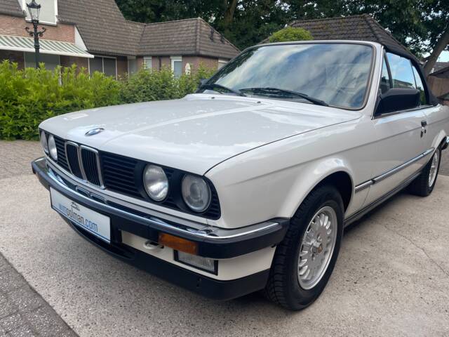 Bild 1/20 von BMW 325i (1989)
