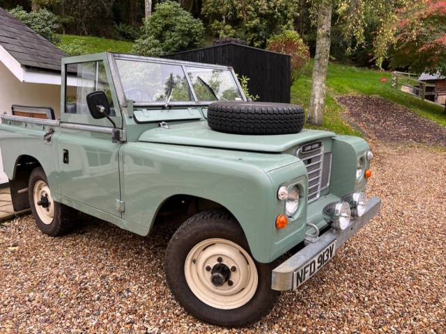 Image 1/28 of Land Rover 109 (1980)