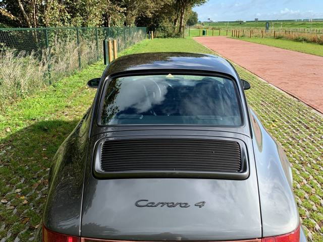Porsche 911 Carrera 4