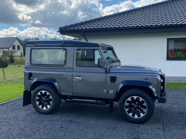 Land Rover Defender 90 Works V8 "70th Edition"
