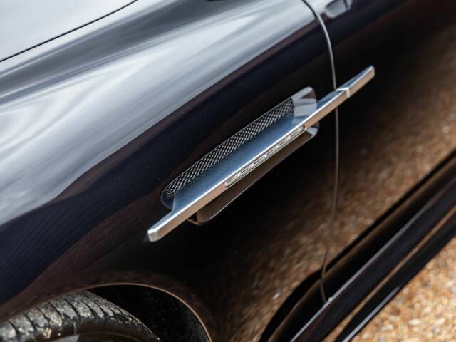 Aston Martin DBS Volante