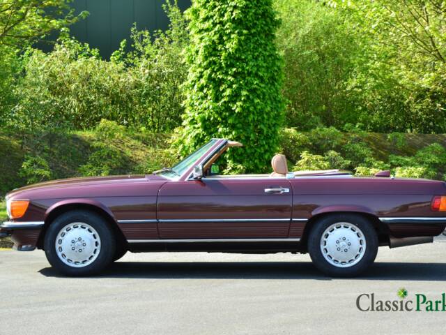 Mercedes-Benz 560 SL