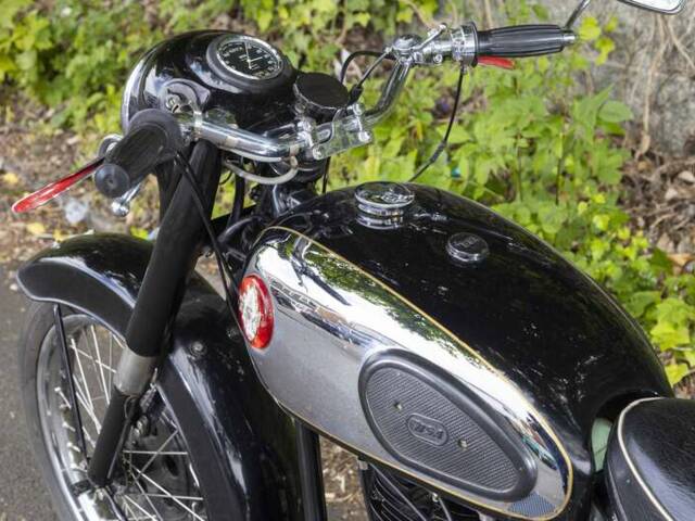 BSA B 33
