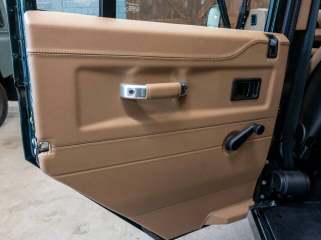 Land Rover Defender 110 Works V8