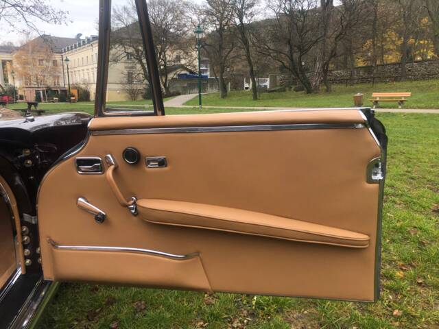 Mercedes-Benz 280 SE